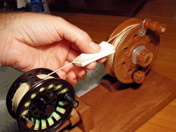 The linewinder in practice with a piece of tissue and some mild soap or line cleaner The linewinder in practice with a piece of tissue and some mild soap or line cleaner